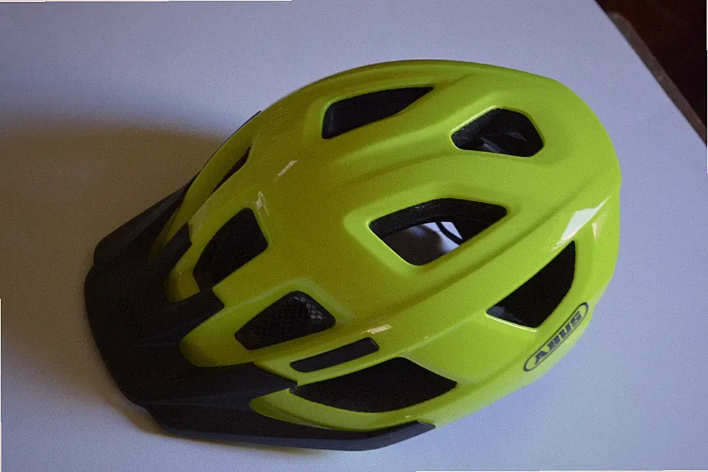 ABUS Fahrradhelm NEUWERTIG Aduro 3.0 - 52 - 58 mit LED Rücklicht