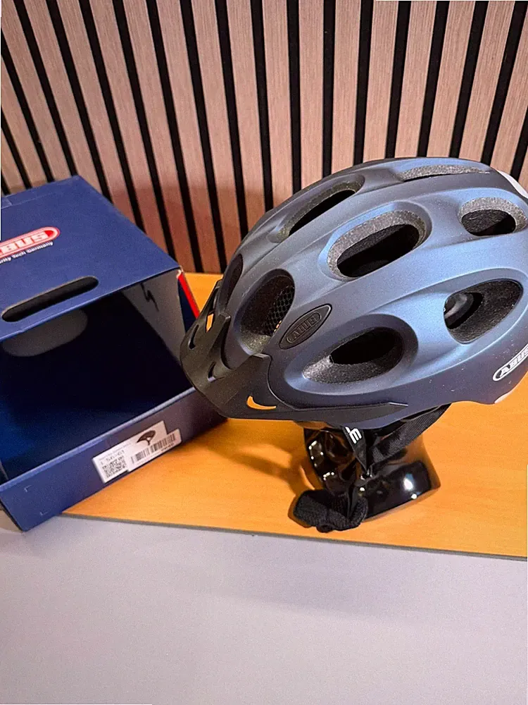 ABUS Youn-I ACE Fahrradhelm L 56-61cm LED Metallic Blue Ausstellungsstück