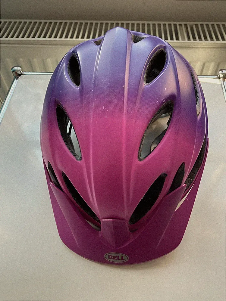 Kinderfahrradhelm in pink/violett, Kopfgröße verstellbar, für ca. 5-7 Jahre