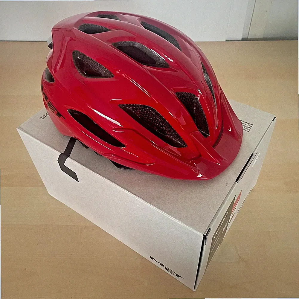 MET Crossover Fahrradhelm, M, 52-59 cm, Rot mit LED-Rücklicht, NEU