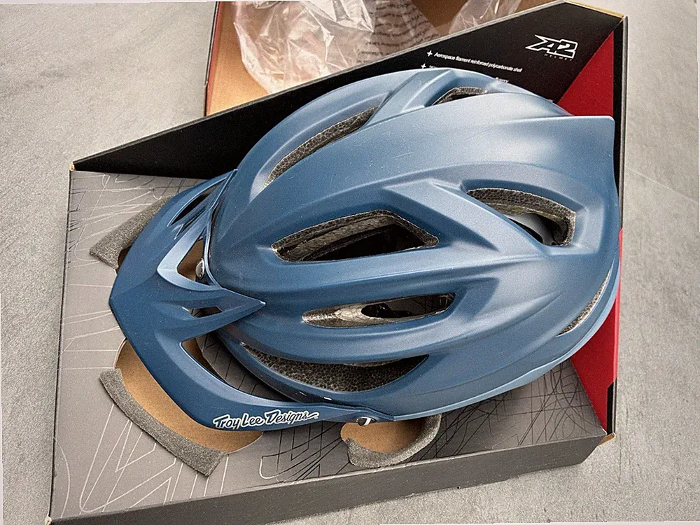 Troy Lee Designs A2 Fahrradhelm in Blau wenig getragen